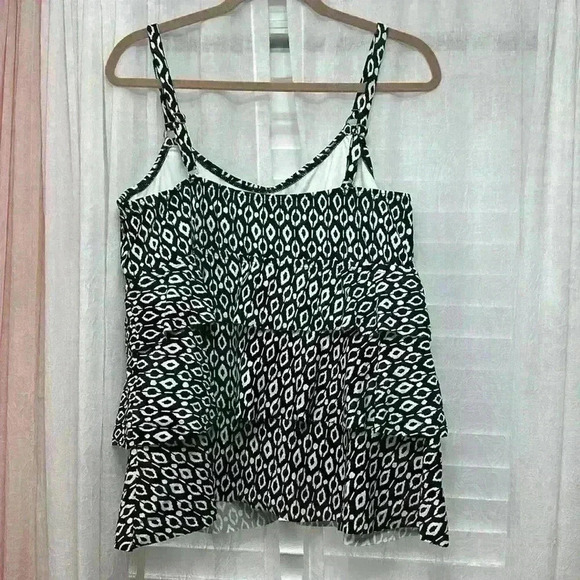 Island Eacape Woman 2X Tiered Underwire Tankini Top Item# 8I - Picture 4 of 5